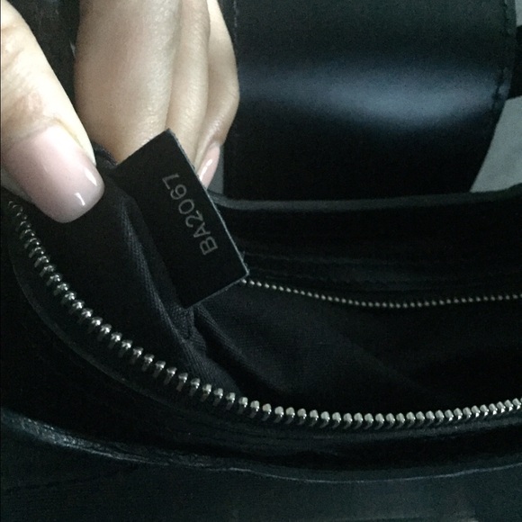 Louis Vuitton Handbag - Picture 4 of 4